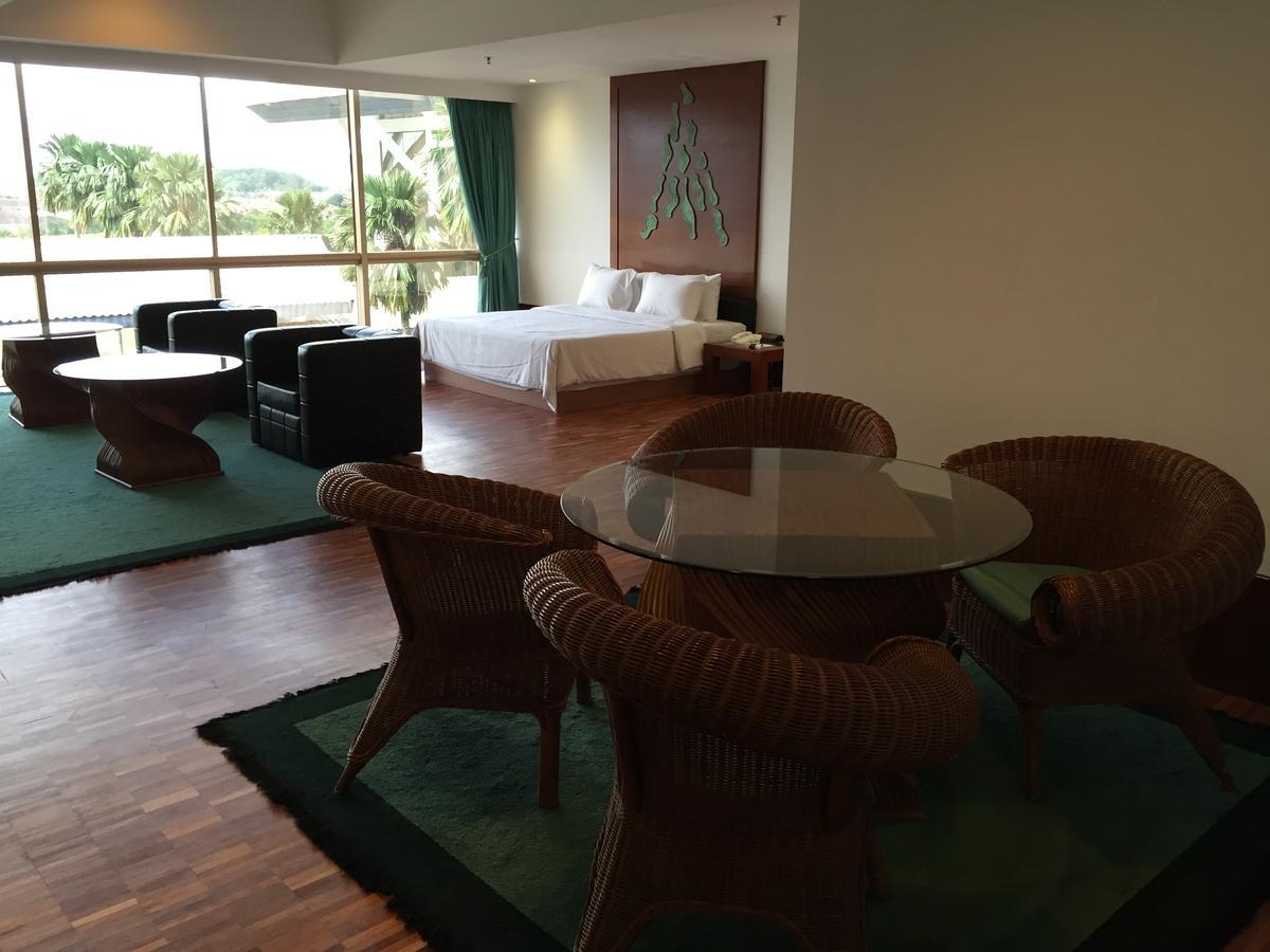 Austin Heights Golf & Hotel Resort Τζόχορ Μπάχρου Εξωτερικό φωτογραφία