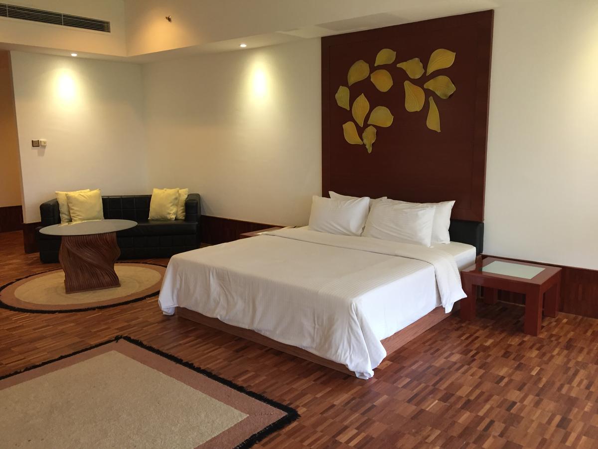 Austin Heights Golf & Hotel Resort Τζόχορ Μπάχρου Εξωτερικό φωτογραφία